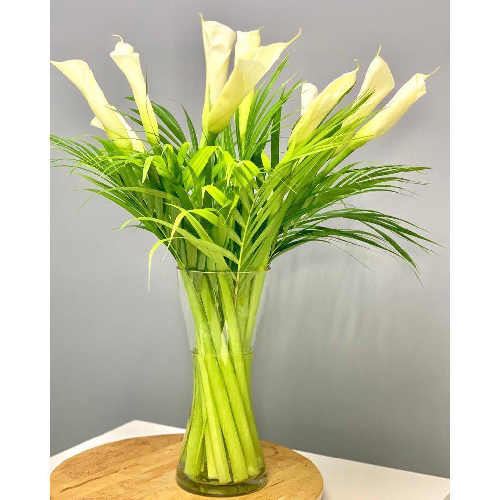 Calla Lily Bouquet with Vase - Upscale and Posh - Same Day Flower Delivery Dubai