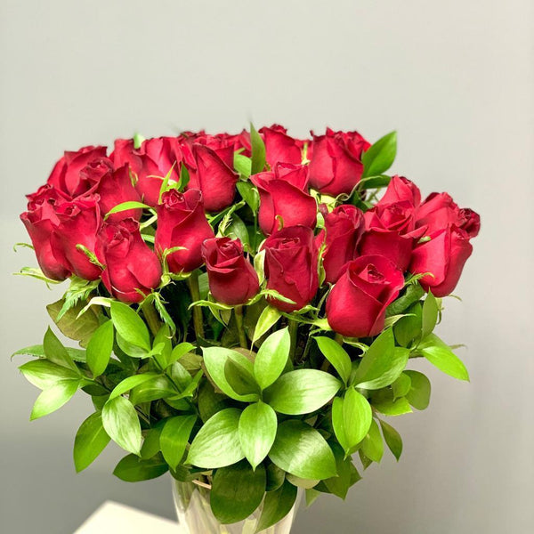 Long Stem Red Roses with Vase - Upscale and Posh - Same Day Flower Delivery Dubai